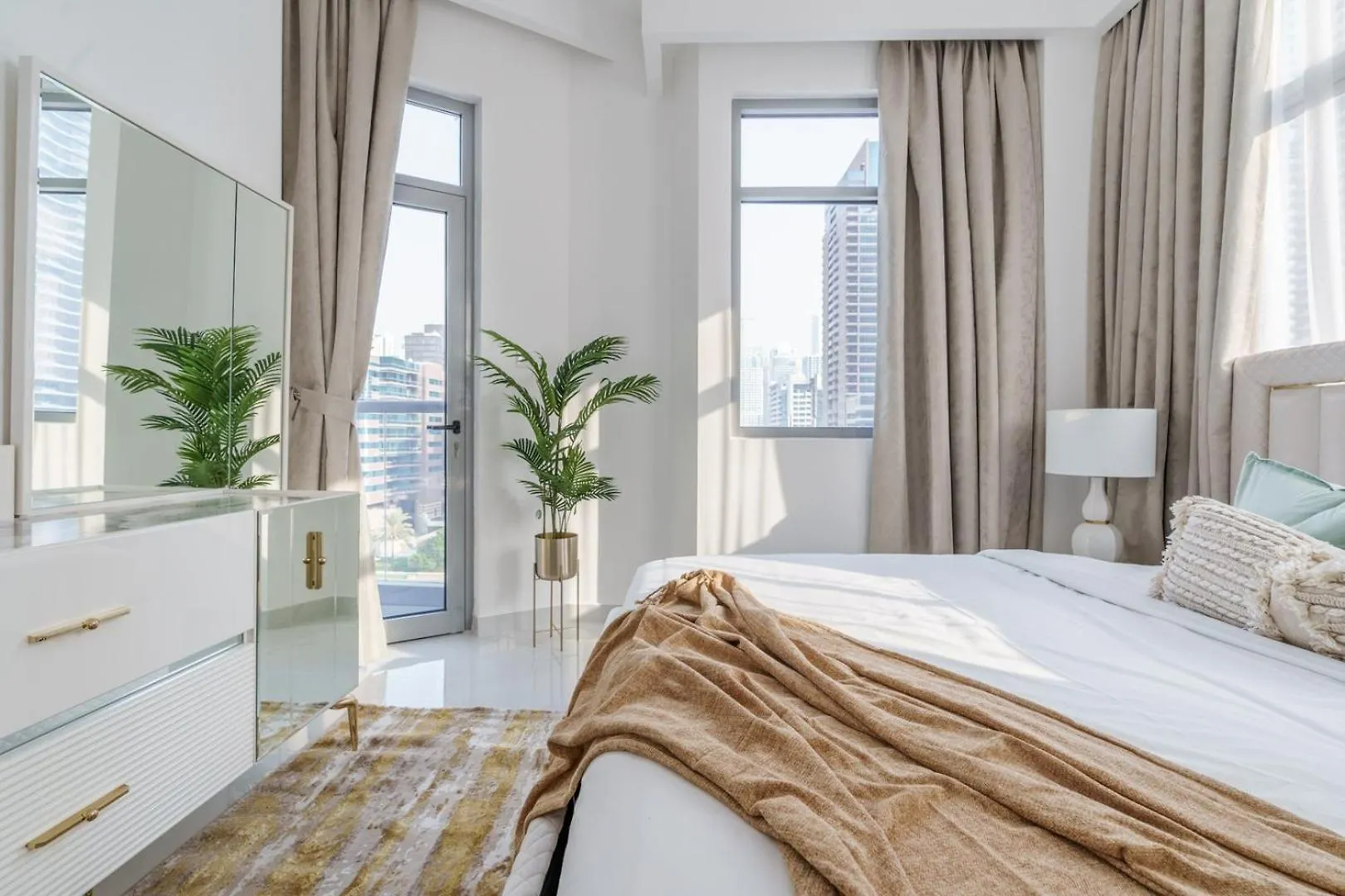 Guestready - Fabulous Home With Marina Canal Views Dubai